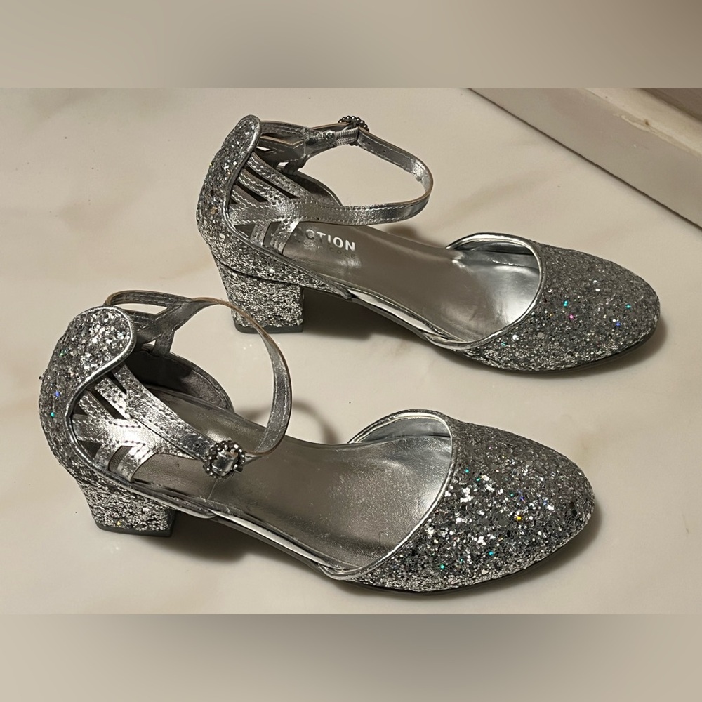 NWOT: REACTION by KENNETH COLE — “Sarah Shine”, Size 1 Youth